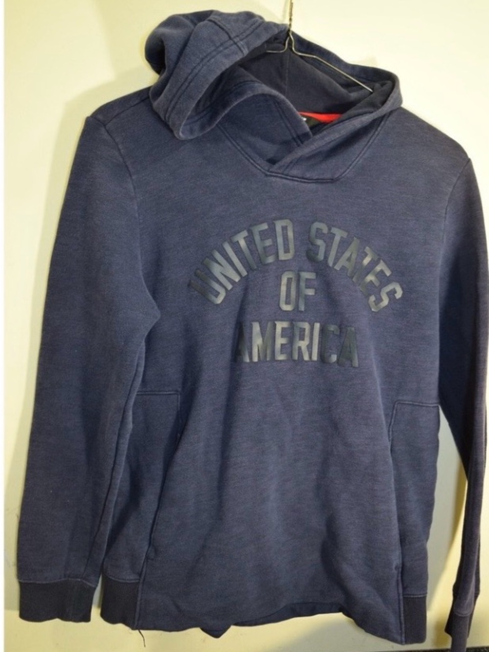 Under Armour cold wear men’s small or ladies medium USA sweatshirt
